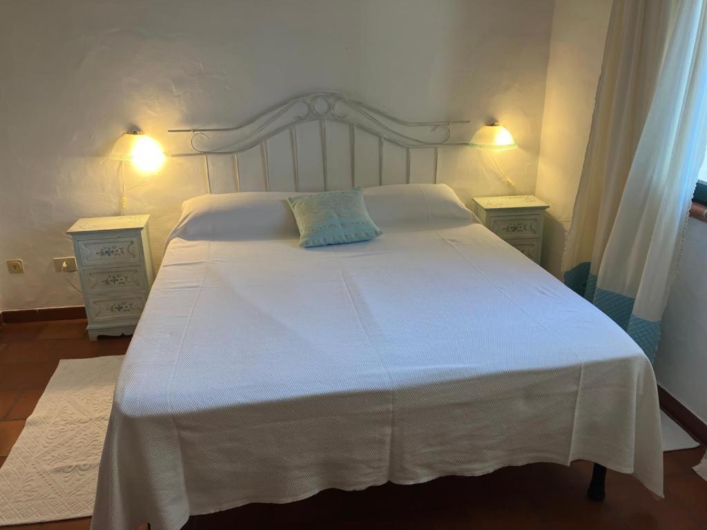 Angelo e Arcangela Telti Buitenkant foto