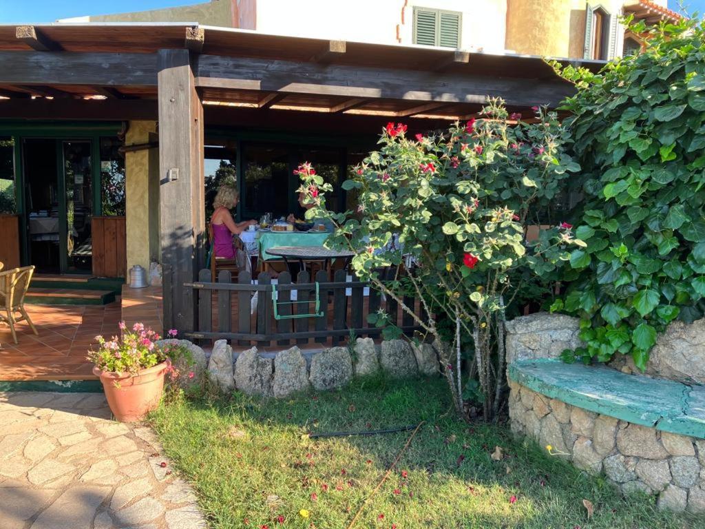 Angelo e Arcangela Telti Buitenkant foto